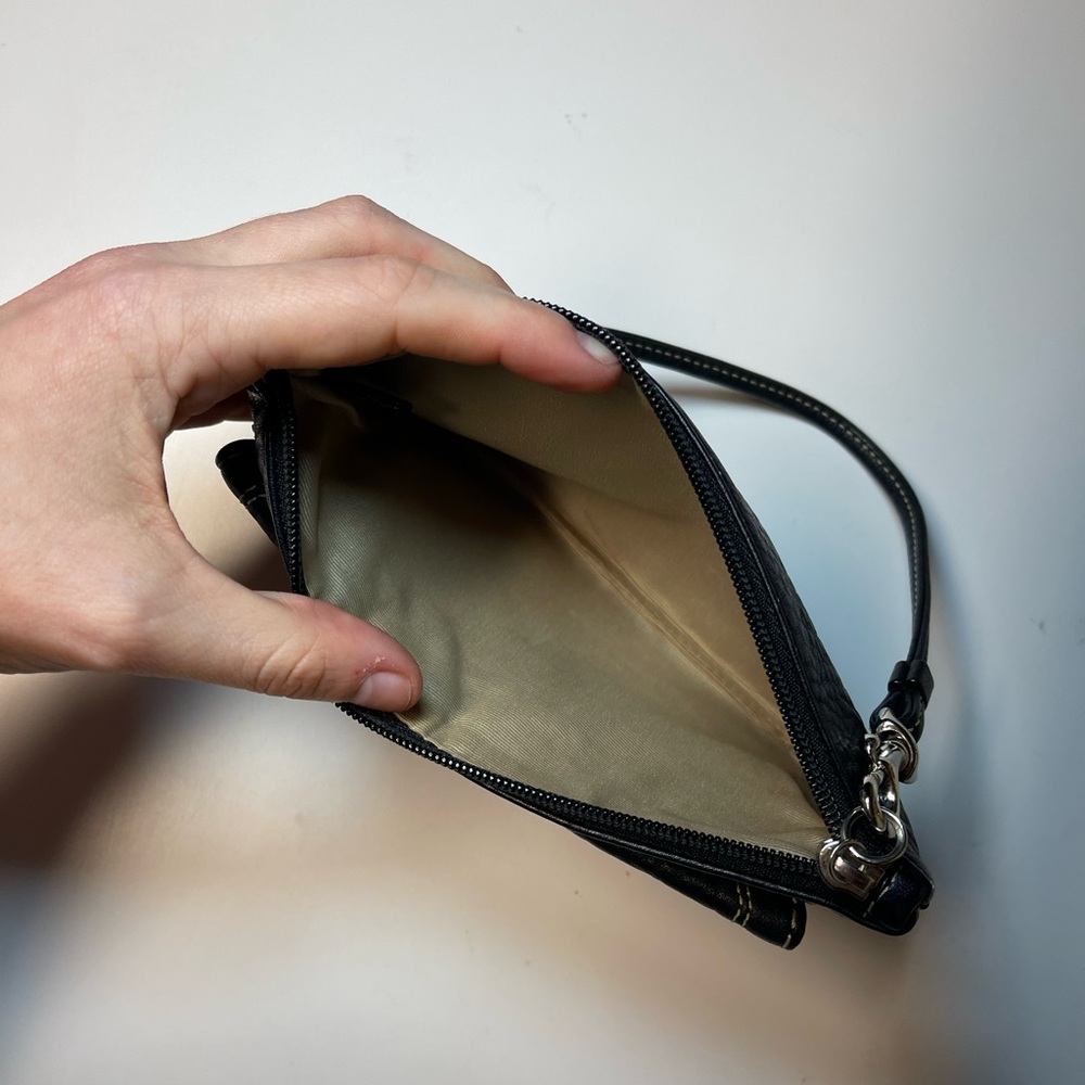 Coach Vintage Black Pebble Leather Wristlet - Picture 8 of 10